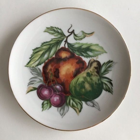 Vintage PAIR Wall Fruit Plates 6 1/4” Hand Painted Gold Rim Kitchen Farmhouse - Picture 15 of 16